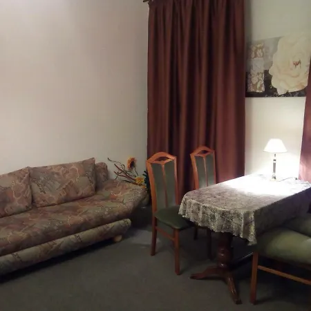 Vendégház Aa-apartment -7 Fuer Geschaeftsreisende - Zu Hause 4*